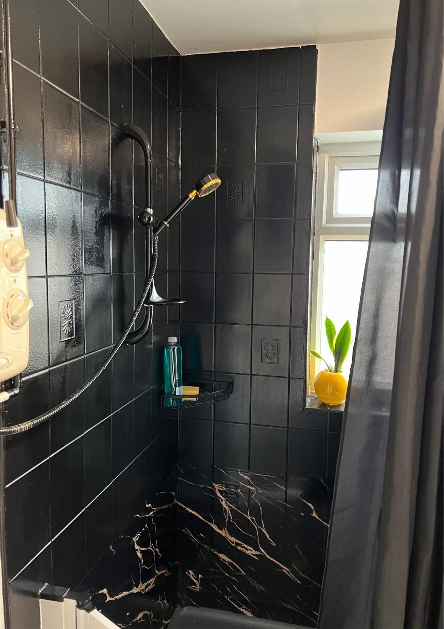 Double Room In Great Barr Near M5 - M6 - Parking - Tv Bed-Garden Бирмингем Экстерьер фото